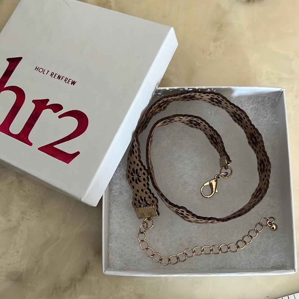 Tan/Brown Lace Choker Necklace With Lobster Claw Closure 🤩
